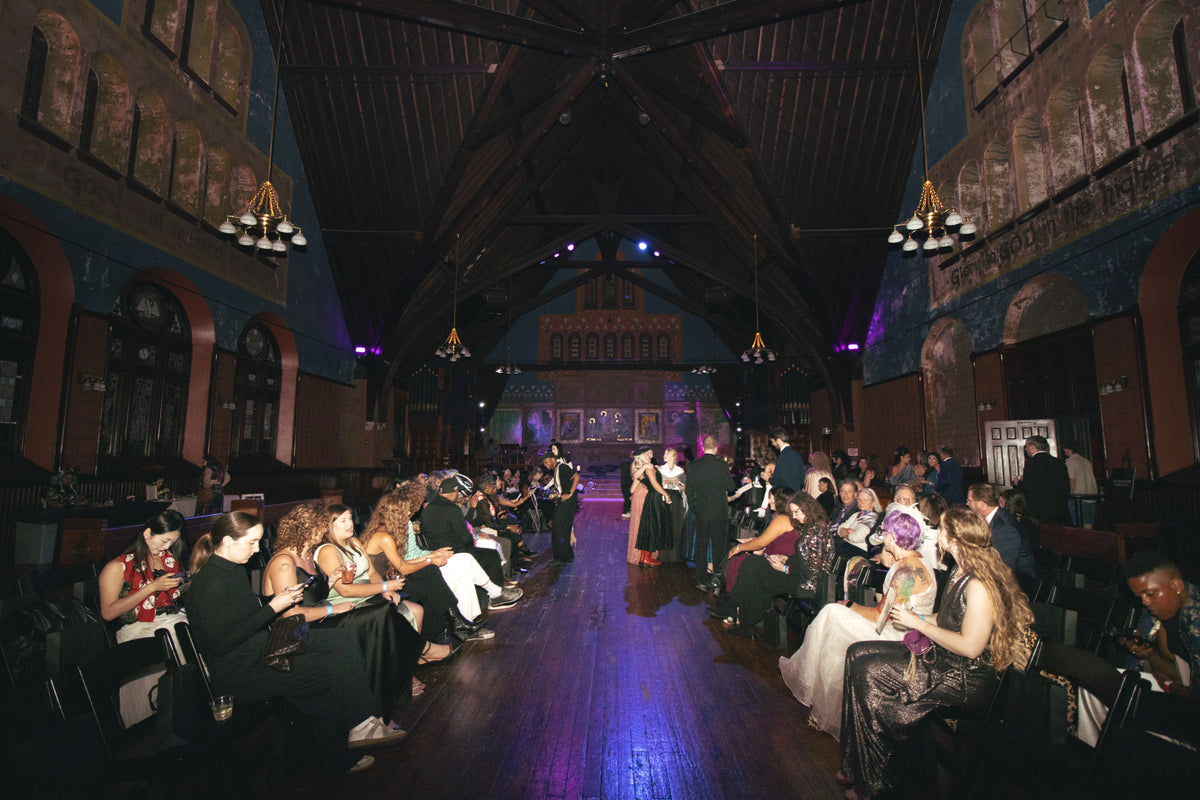 A distinctive setting for an MM production